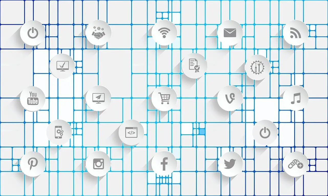 Read more about the article Mastering the Social Media Ad Maze: A Comprehensive Guide for 2024